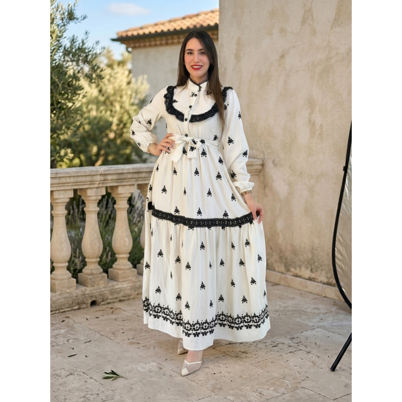 Robe Longue Bohème Chic Blanche avec dentelle et Ceinture - Tenue Femme Élégante