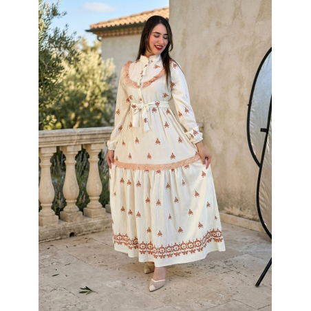 Robe Longue Bohème Chic Blanche avec dentelle et Ceinture - Tenue Femme Élégante