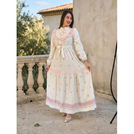 Robe Longue Bohème Chic Blanche avec dentelle et Ceinture - Tenue Femme Élégante