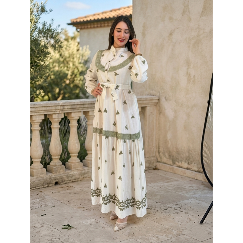 Robe Longue Bohème Chic Blanche avec dentelle et Ceinture - Tenue Femme Élégante