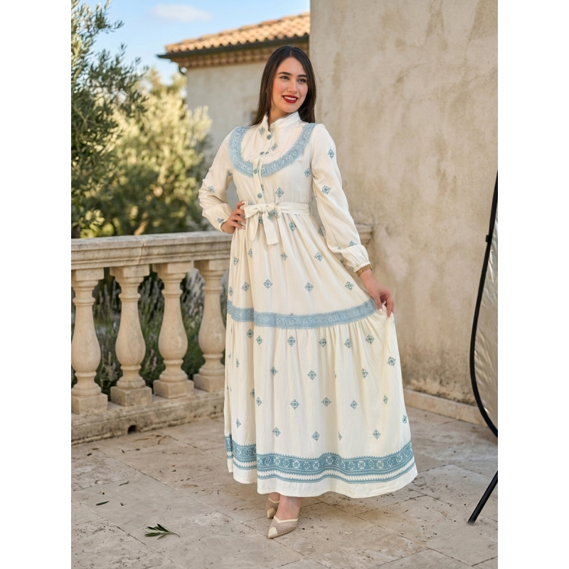 Robe Longue Bohème Chic Blanche avec dentelle et Ceinture - Tenue Femme Élégante