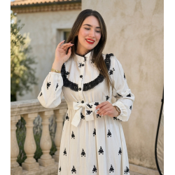 Robe Longue Bohème Chic Blanche avec dentelle et Ceinture - Tenue Femme Élégante