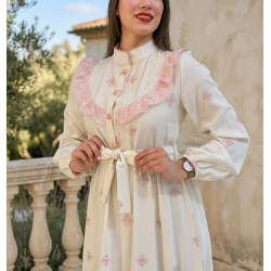 Robe Longue Bohème Chic Blanche avec dentelle et Ceinture - Tenue Femme Élégante